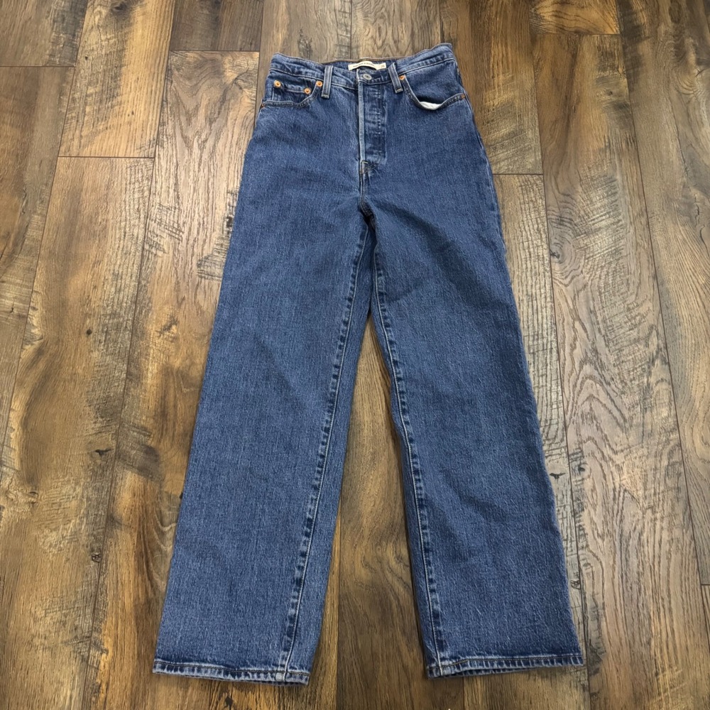 Levi's Straight Leg Women's Jeans in Dark Blue